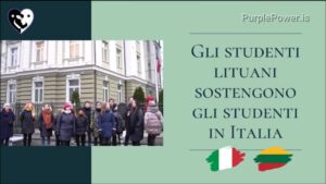 Lithuanian students stand with Italian students (IT►LT/EN/ES/IT/NL)